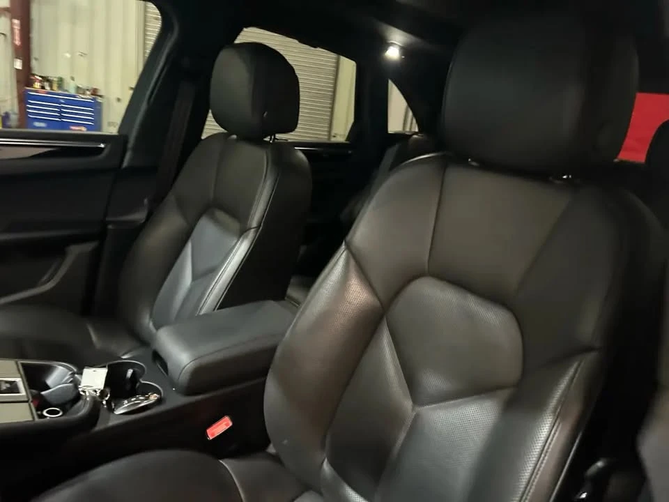 2022 Porsche Macan - Image 11 of 20