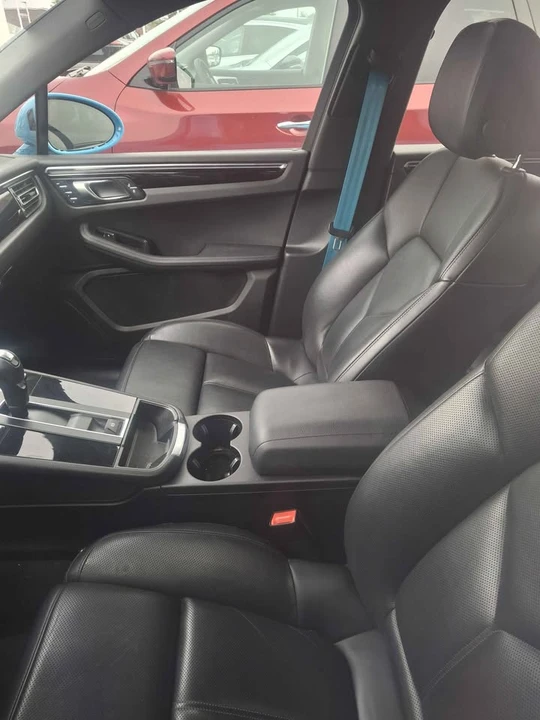 2022 Porsche Macan - Image 7 of 8