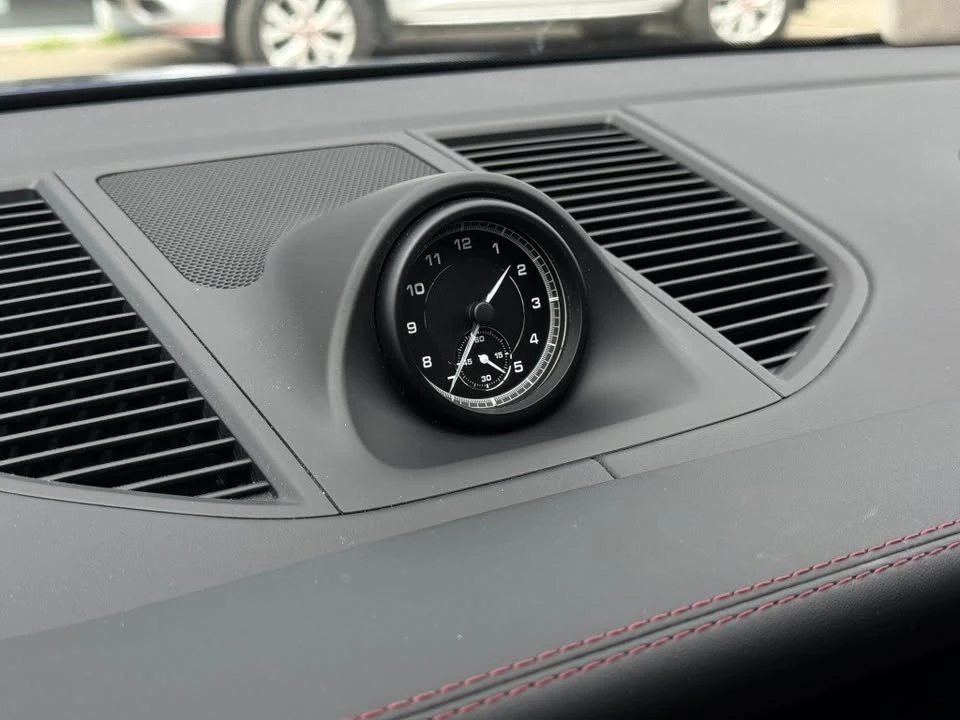 2022 Porsche Macan - Image 14 of 17