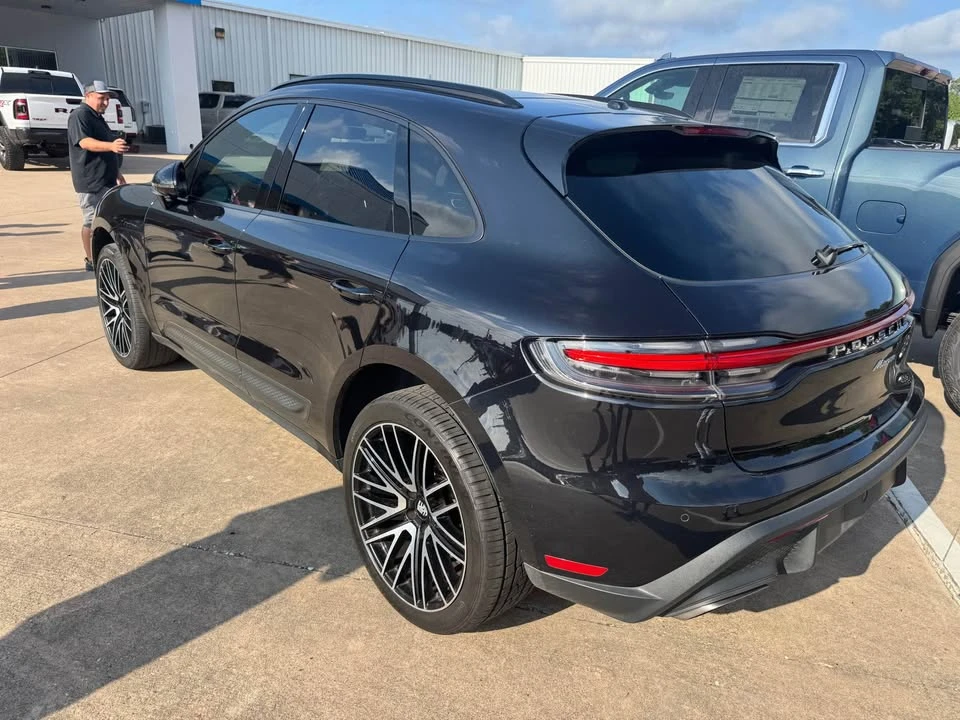 2022 Porsche Macan - Image 7 of 8
