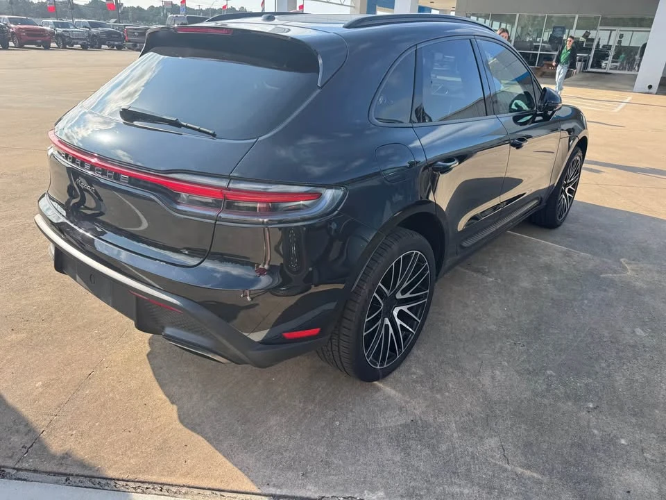 2022 Porsche Macan - Image 5 of 8