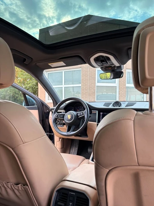2022 Porsche Macan - Image 14 of 18