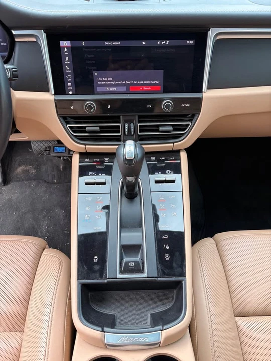 2022 Porsche Macan - Image 16 of 18