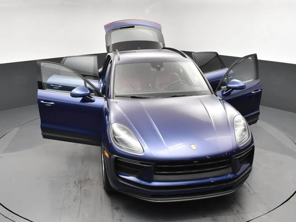 2022 Porsche Macan - Image 15 of 17