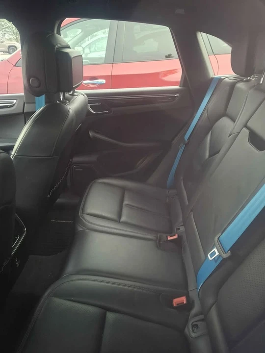 2022 Porsche Macan - Image 6 of 8