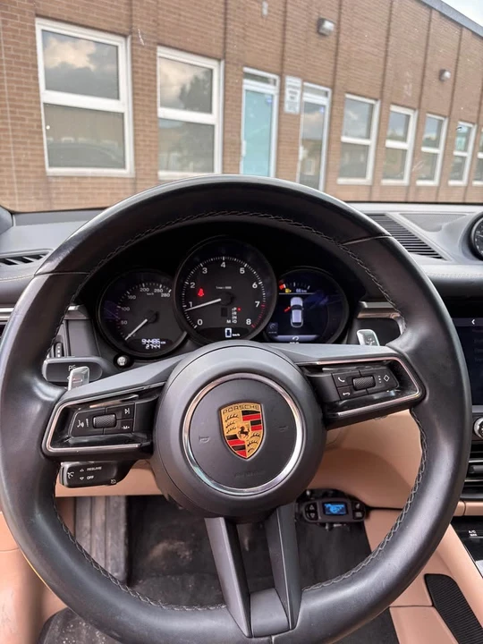 2022 Porsche Macan - Image 6 of 18