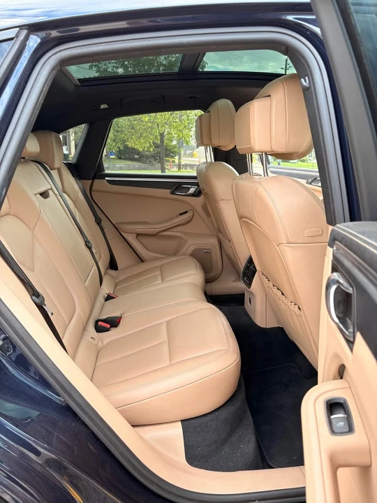 2022 Porsche Macan - Image 13 of 18