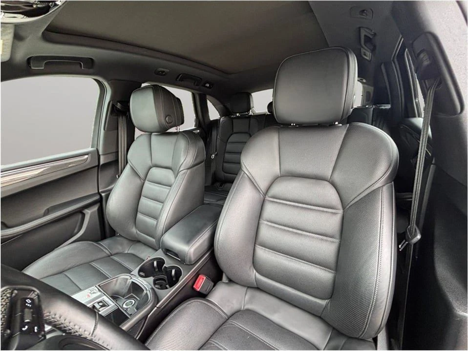 2022 Porsche Macan - Image 19 of 20