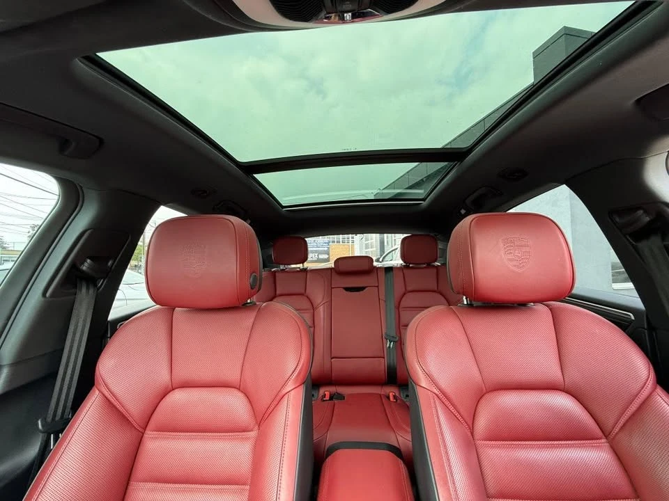 2022 Porsche Macan - Image 6 of 17
