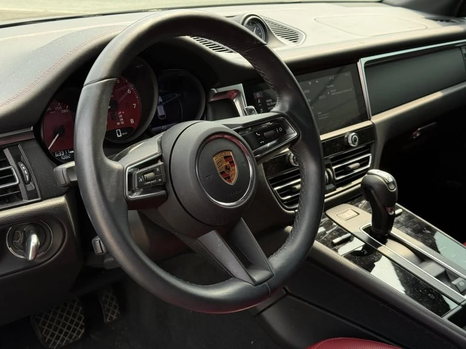 2022 Porsche Macan - Image 11 of 17