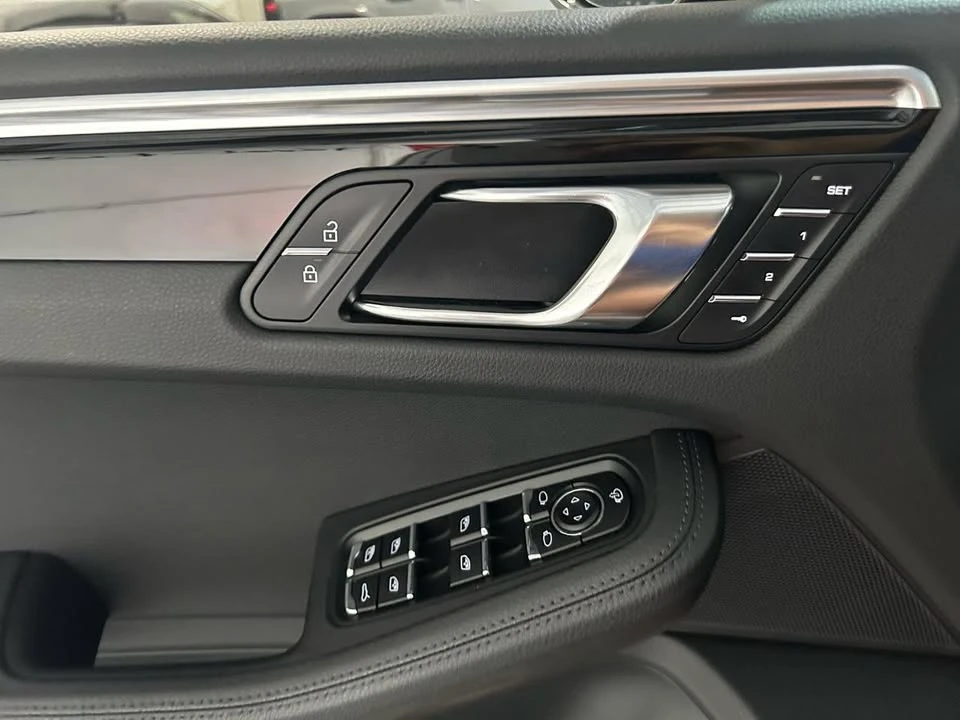 2022 Porsche Macan - Image 19 of 20
