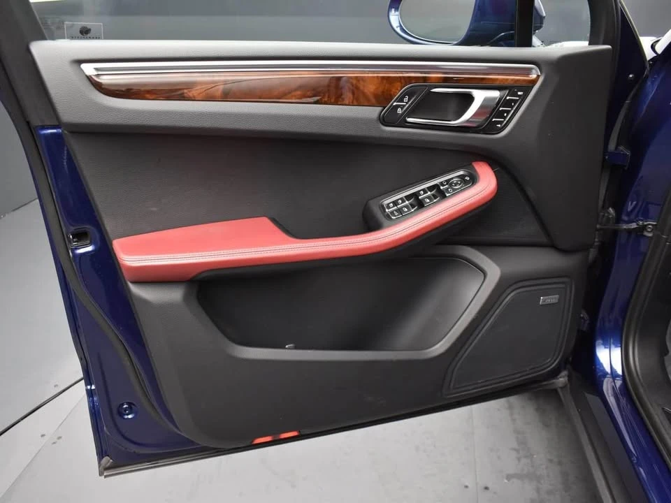 2022 Porsche Macan - Image 5 of 17