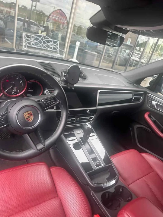 2022 Porsche Macan - Image 4 of 10