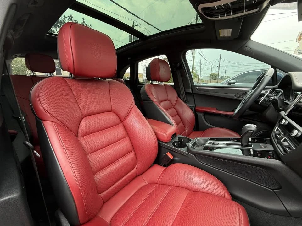 2022 Porsche Macan - Image 8 of 17