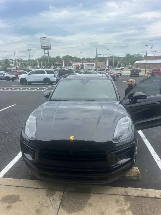 2022 Porsche Macan - Image 2 of 10
