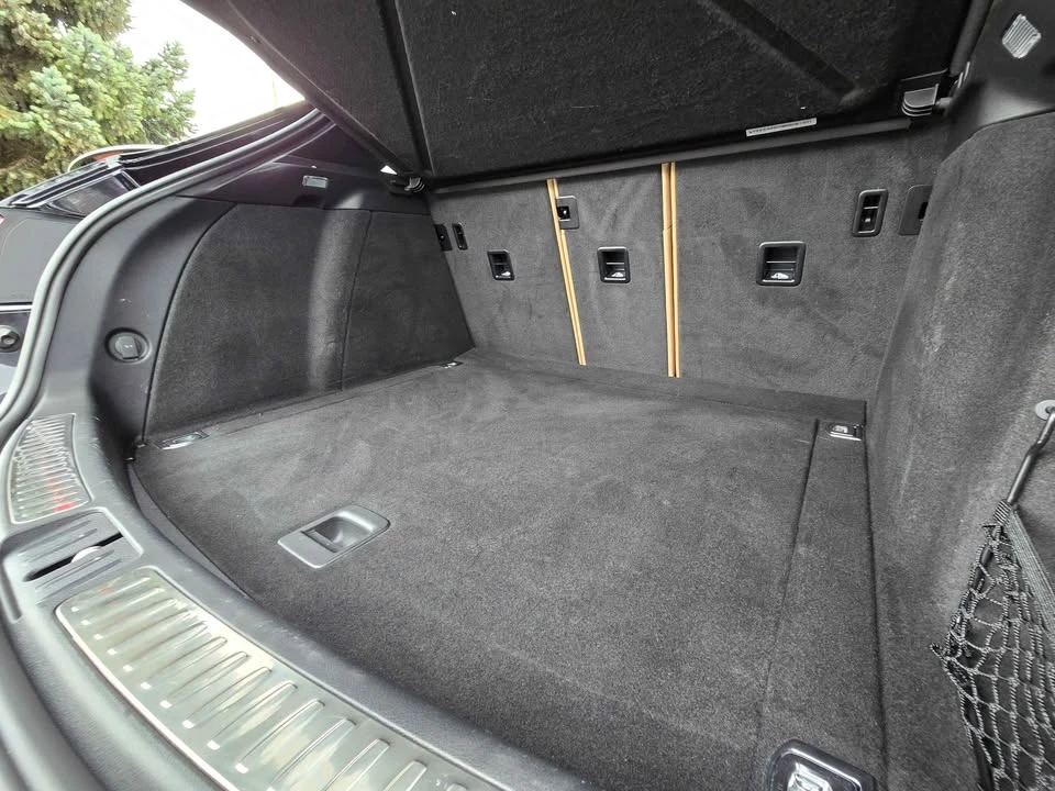 2022 Porsche Macan - Image 15 of 16