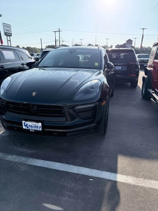2022 Porsche Macan - Image 2 of 4