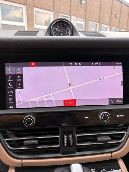 2022 Porsche Macan - Image 8 of 18