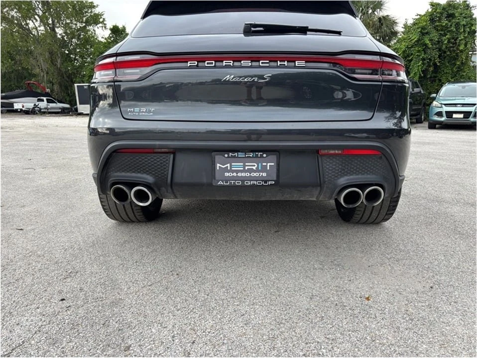 2022 Porsche Macan - Image 17 of 20