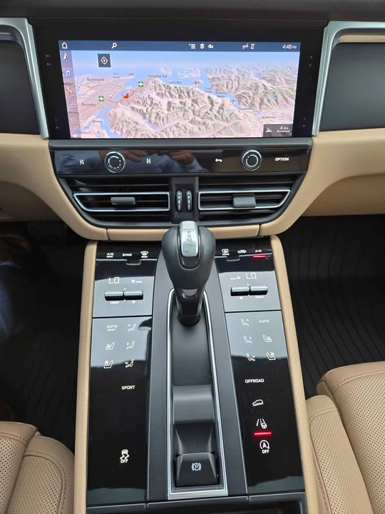 2022 Porsche Macan - Image 12 of 16