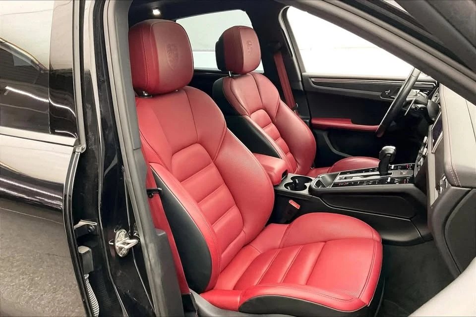 2022 Porsche Macan - Image 13 of 20