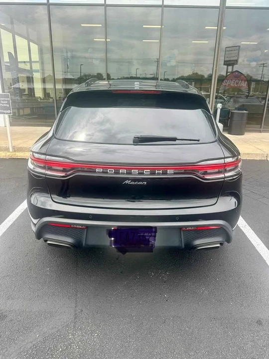2022 Porsche Macan - Image 8 of 10