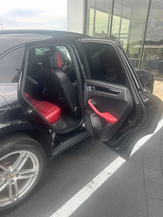 2022 Porsche Macan - Image 7 of 10