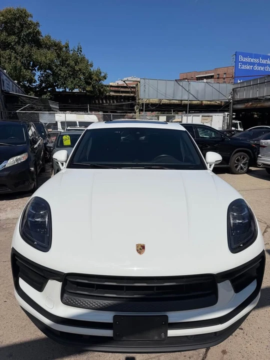 2022 Porsche Macan - Image 2 of 13