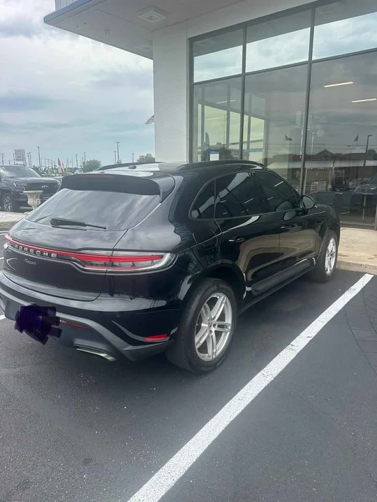2022 Porsche Macan - Image 3 of 10