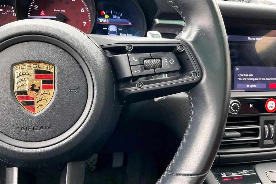 2022 Porsche Macan - Image 16 of 20