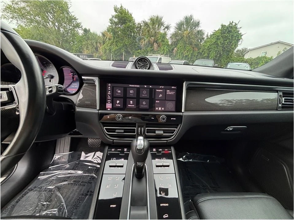 2022 Porsche Macan - Image 11 of 20