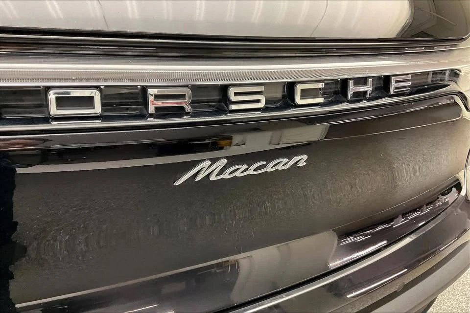 2022 Porsche Macan - Image 19 of 20