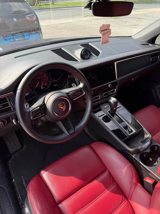 2022 Porsche Macan - Image 6 of 9