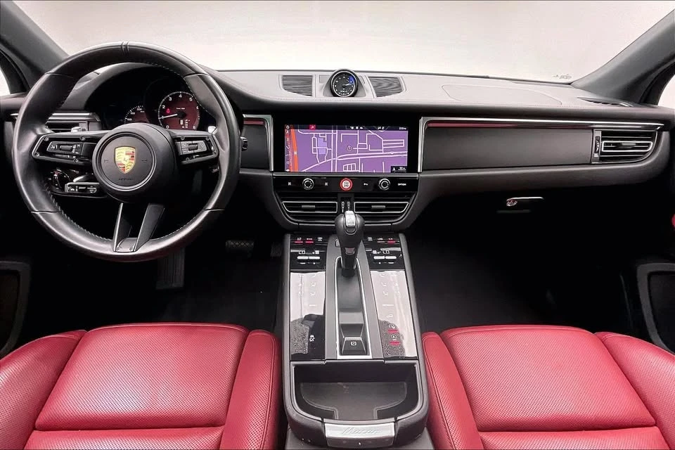 2022 Porsche Macan - Image 10 of 20
