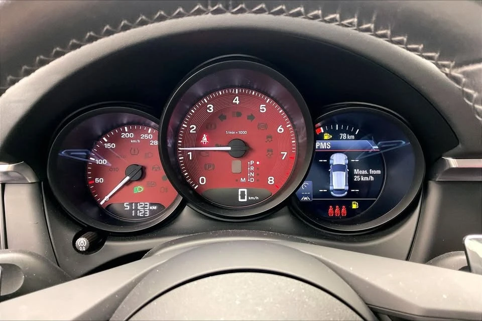 2022 Porsche Macan - Image 16 of 20