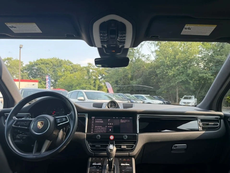 2022 Porsche Macan - Image 10 of 20