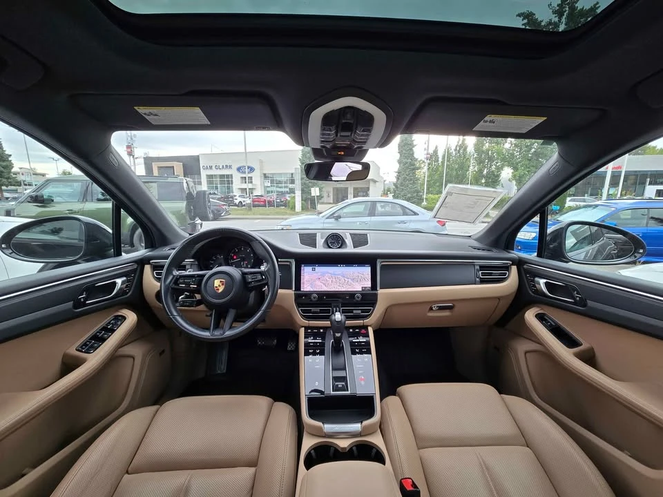 2022 Porsche Macan - Image 9 of 16