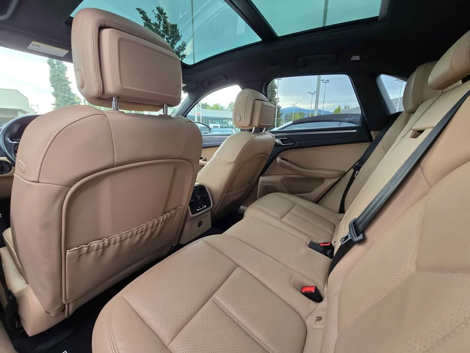 2022 Porsche Macan - Image 14 of 16