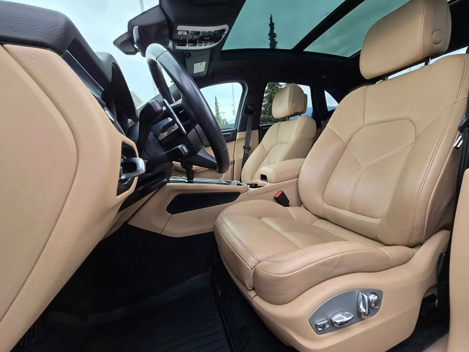 2022 Porsche Macan - Image 7 of 16