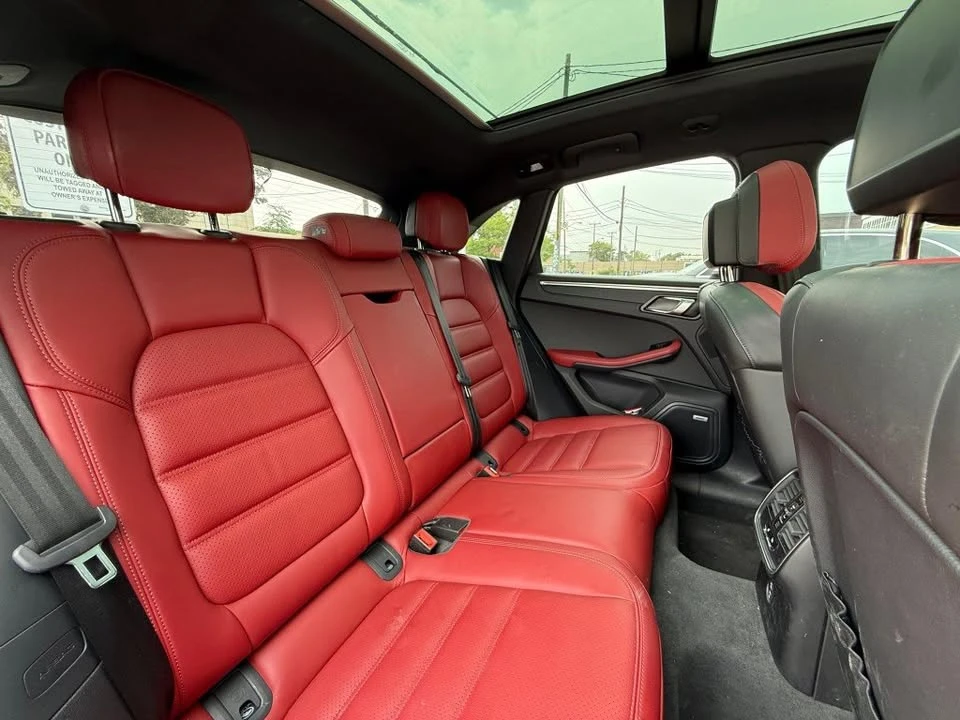2022 Porsche Macan - Image 9 of 17