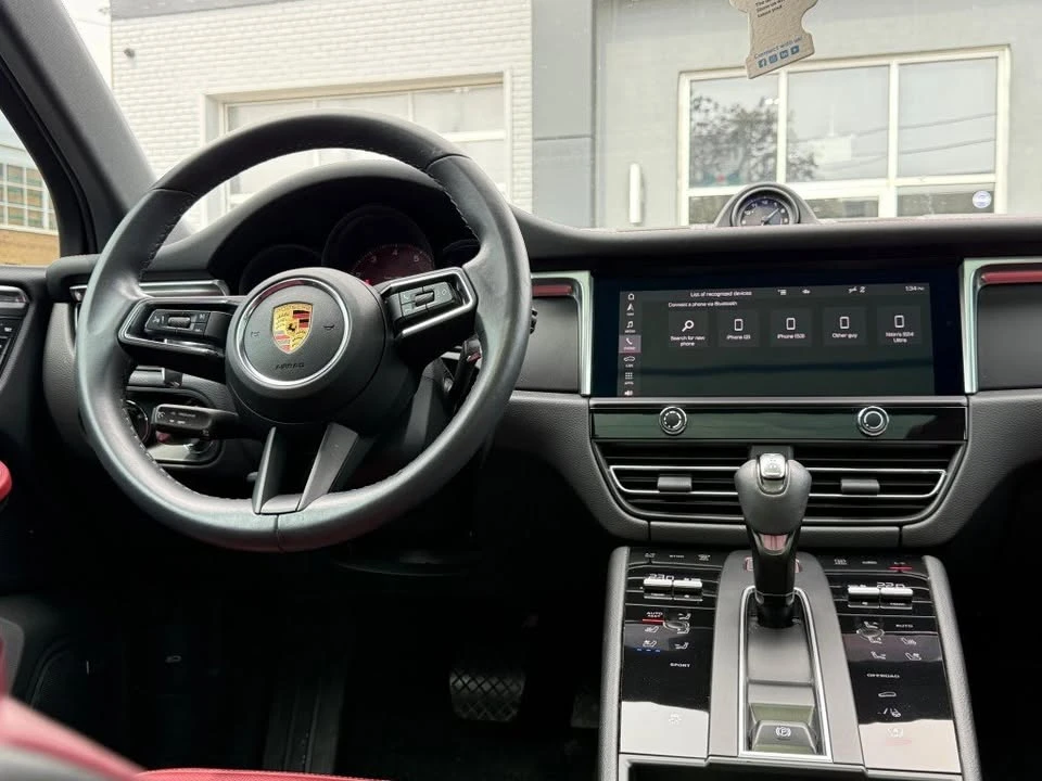 2022 Porsche Macan - Image 10 of 17