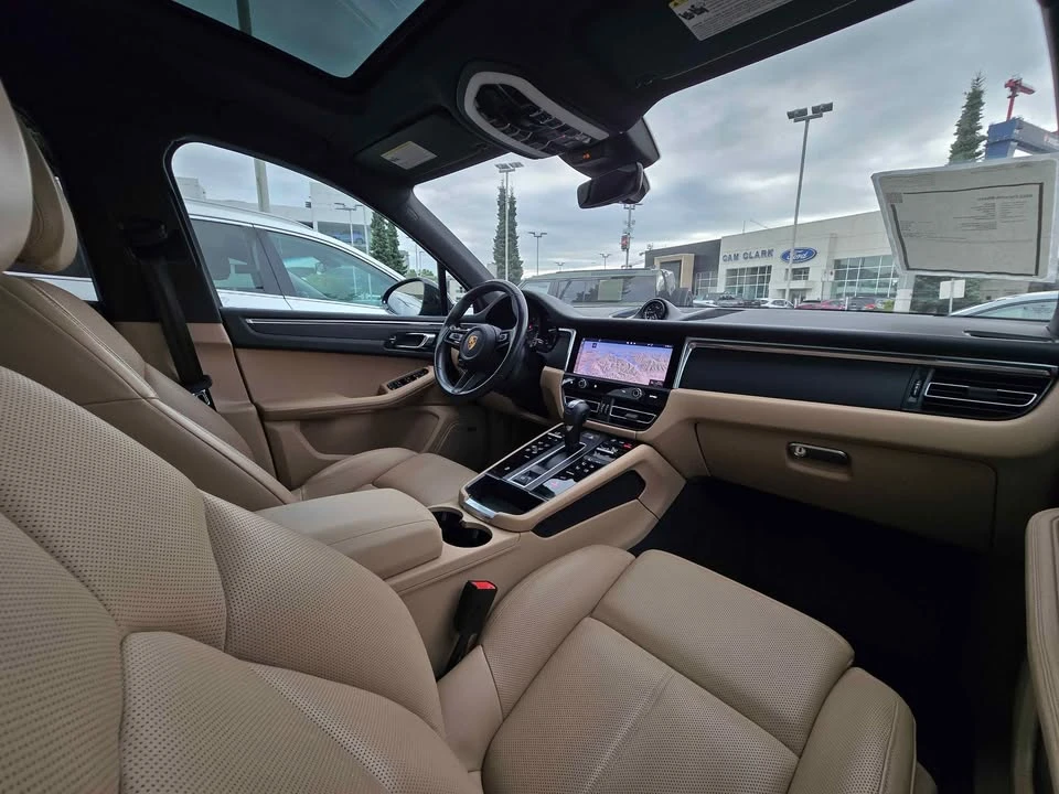 2022 Porsche Macan - Image 10 of 16