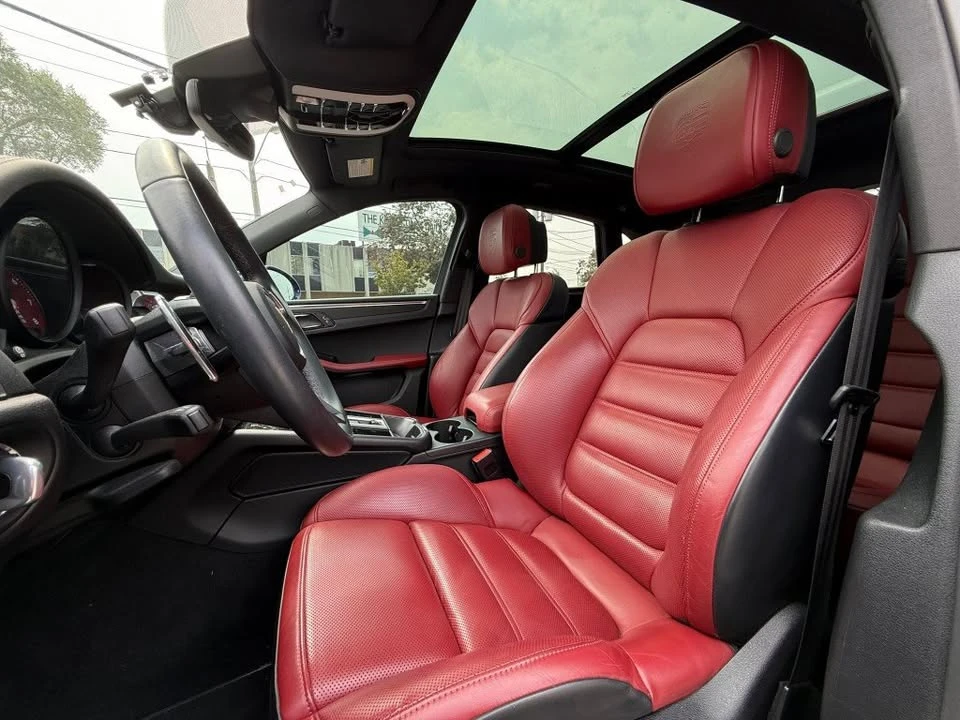 2022 Porsche Macan - Image 7 of 17