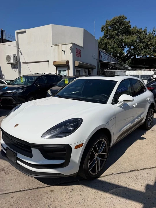 2022 Porsche Macan - Image 3 of 13