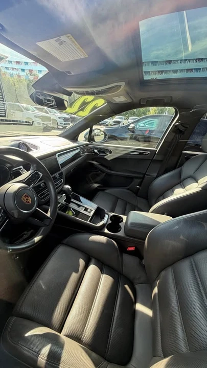 2022 Porsche Macan - Image 5 of 6
