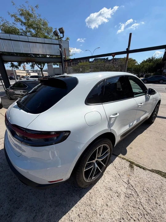 2022 Porsche Macan - Image 7 of 13