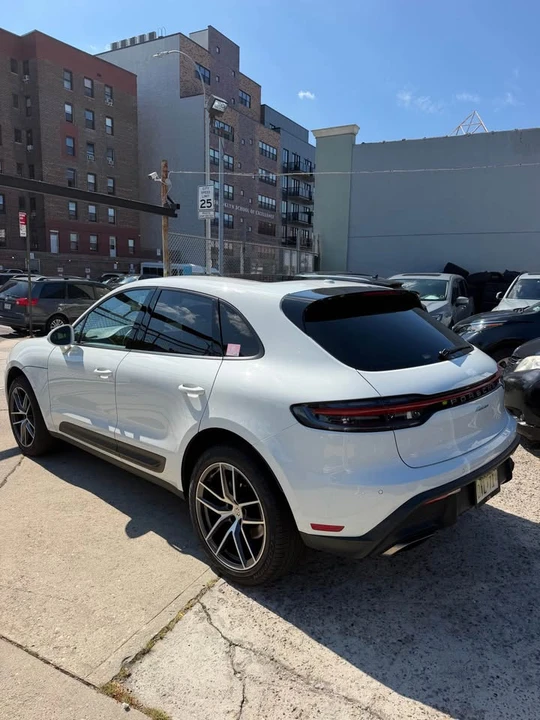 2022 Porsche Macan - Image 5 of 13