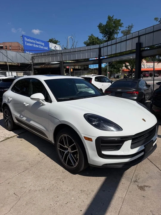2022 Porsche Macan - Image 9 of 13