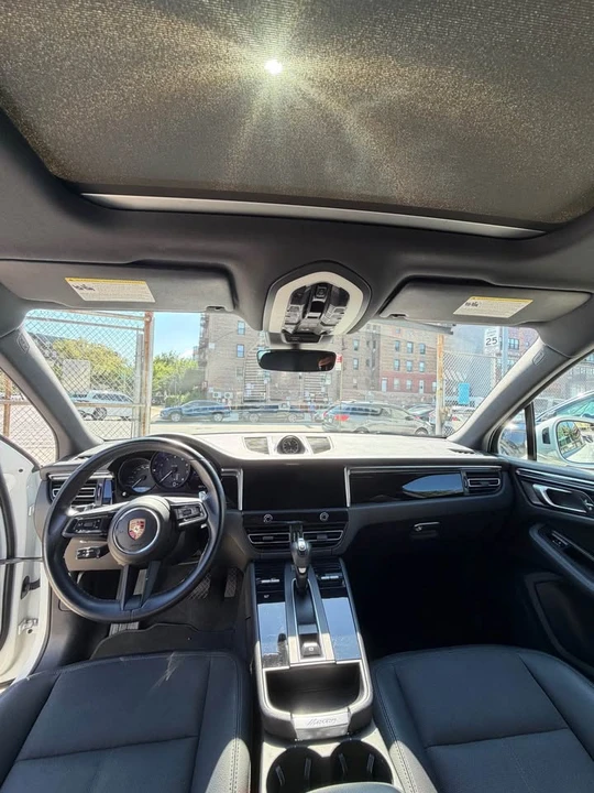 2022 Porsche Macan - Image 12 of 13