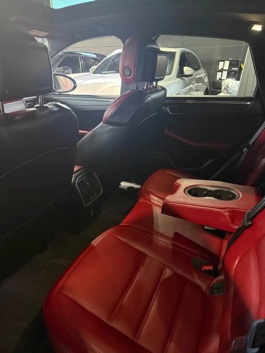 2022 Porsche Macan - Image 10 of 10